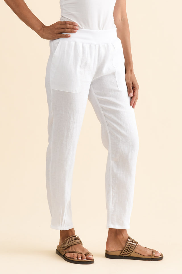 alt text|model:Cara image 4