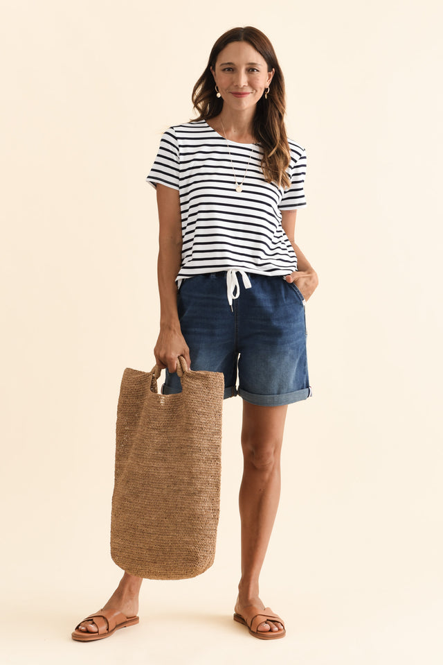 alt text|model:Cara image 4