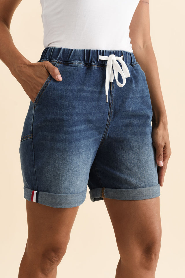 alt text|model:Cara image 6