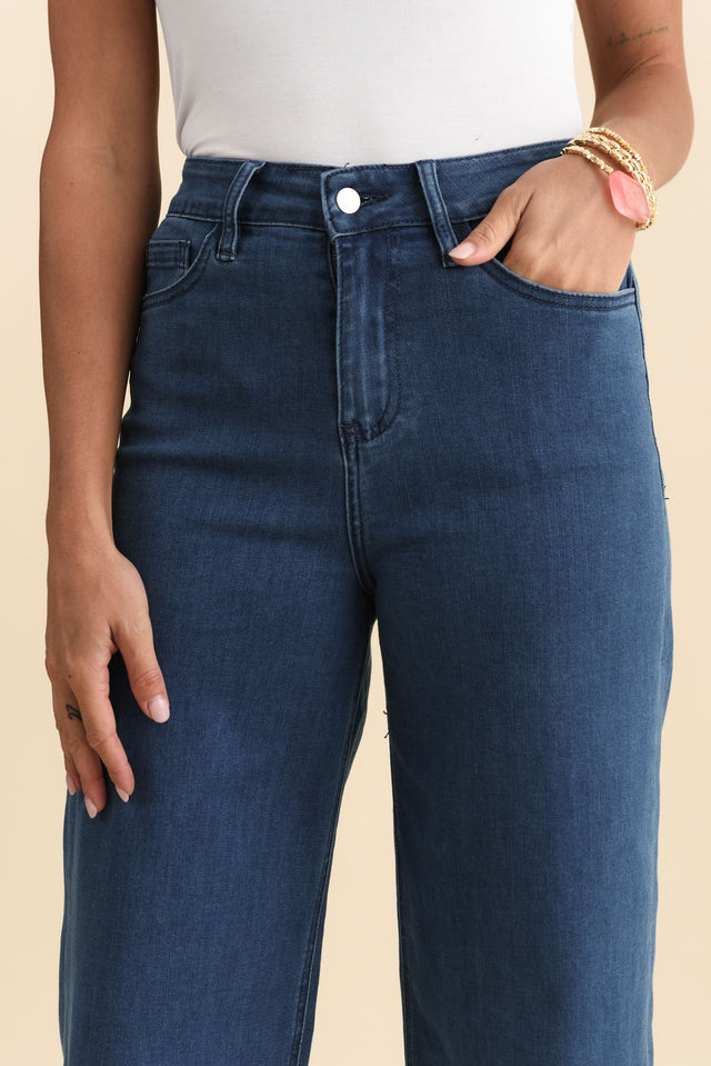 alt text|model:Brontie image 7