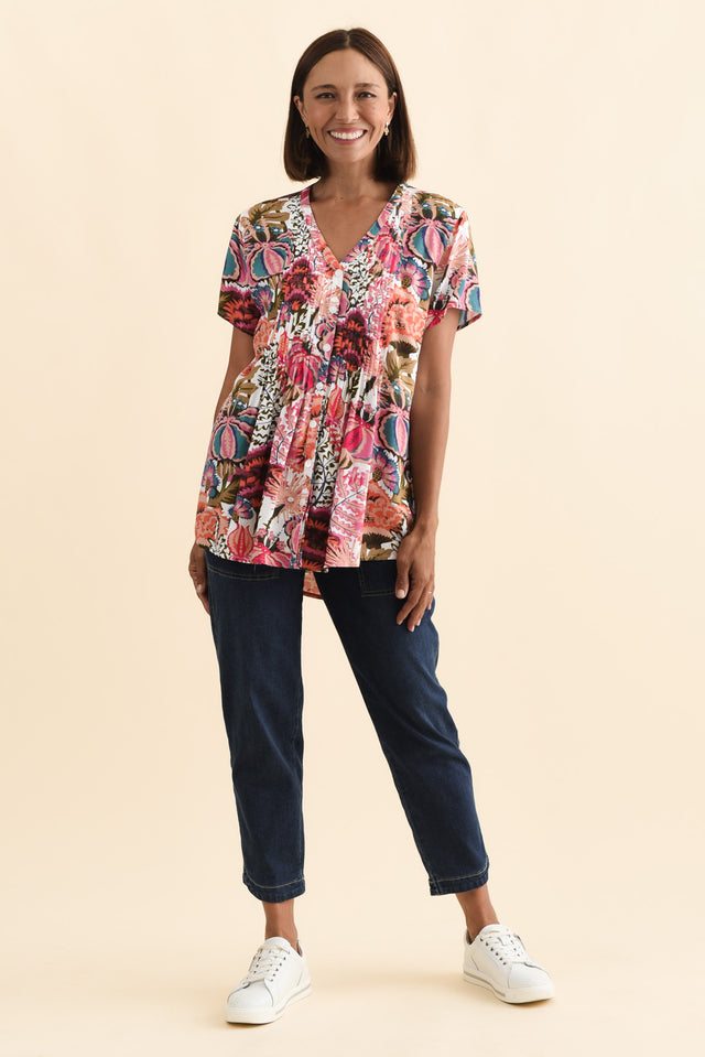 alt text|model:Cara image 4