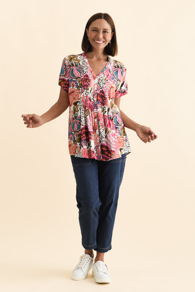 Isobel Pink Garden Button Top,Brunette model,alt text|model:Cara image 8