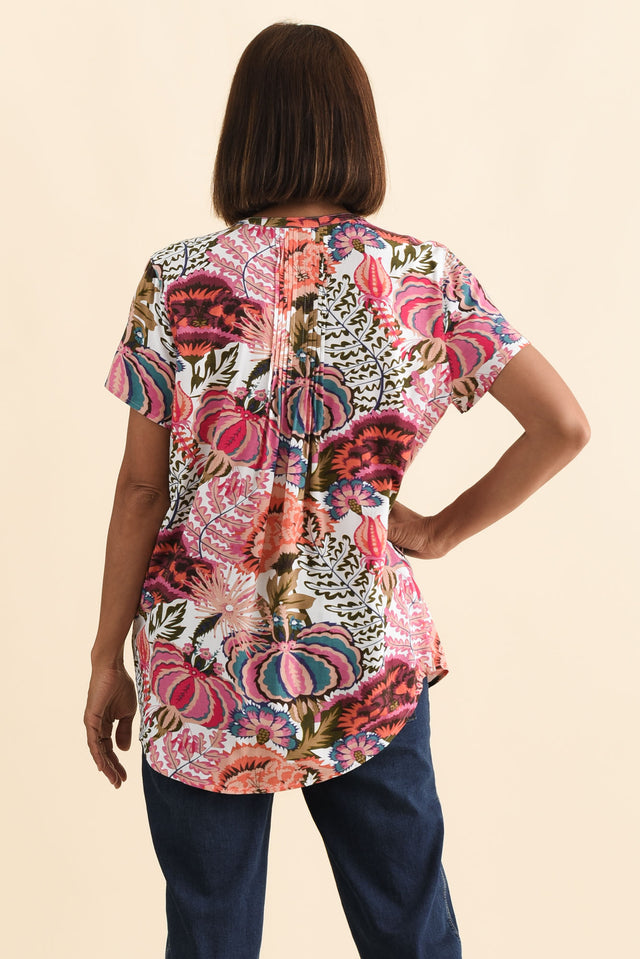 alt text|model:Cara image 6