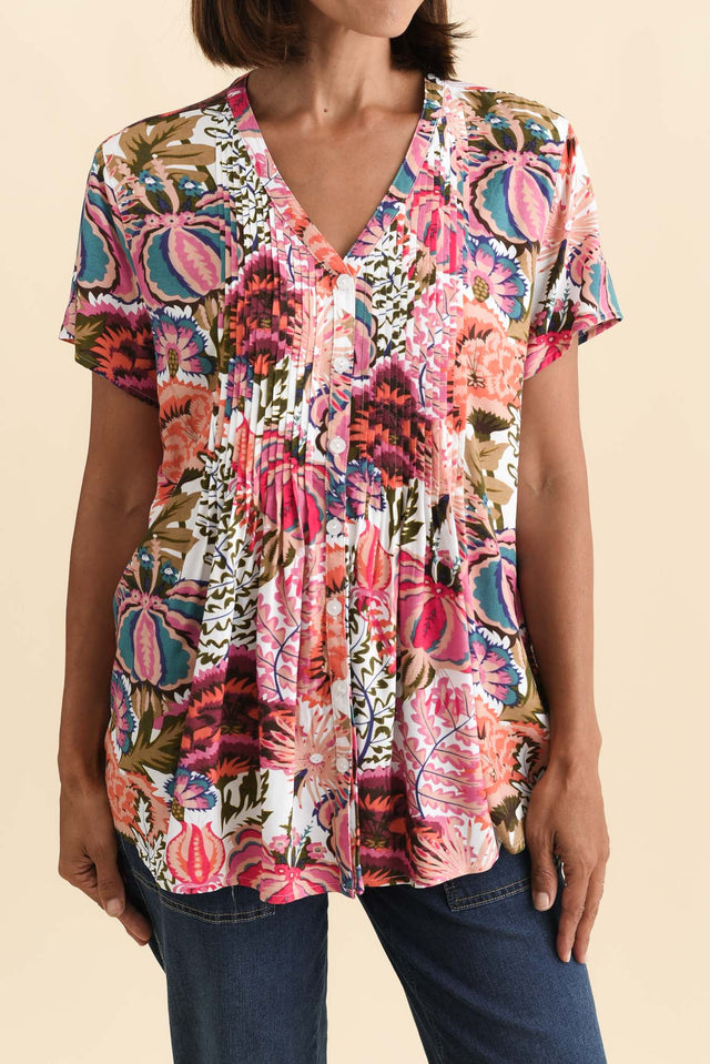 alt text|model:Cara image 7