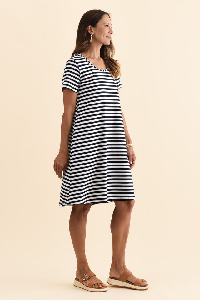 alt text|model:Cara image 3