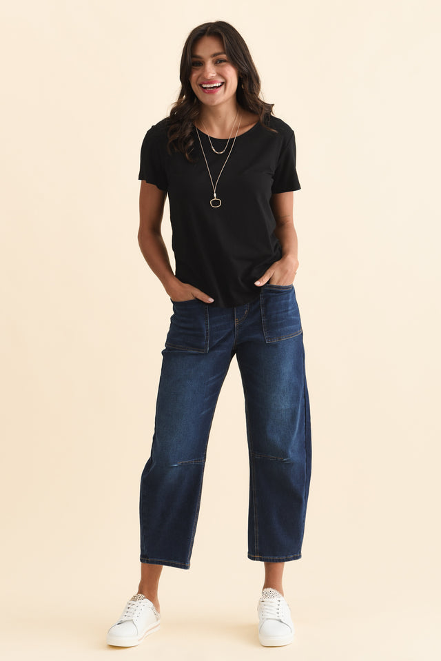 Janis Black Bamboo Tee,Brunette model,alt text|model:Brontie image 8