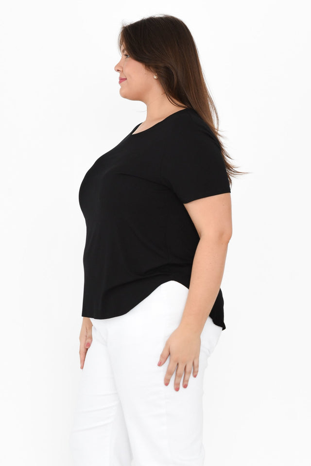 Janis Black Bamboo Tee,Brunette model,alt text|model:Gabby image 10