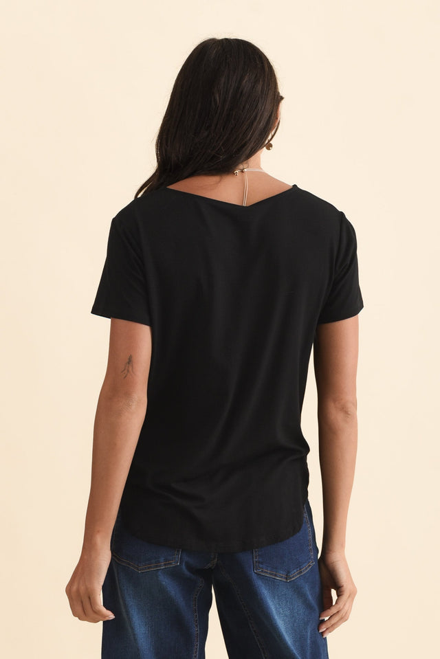 Janis Black Bamboo Tee,Brunette model,alt text|model:Brontie image 6