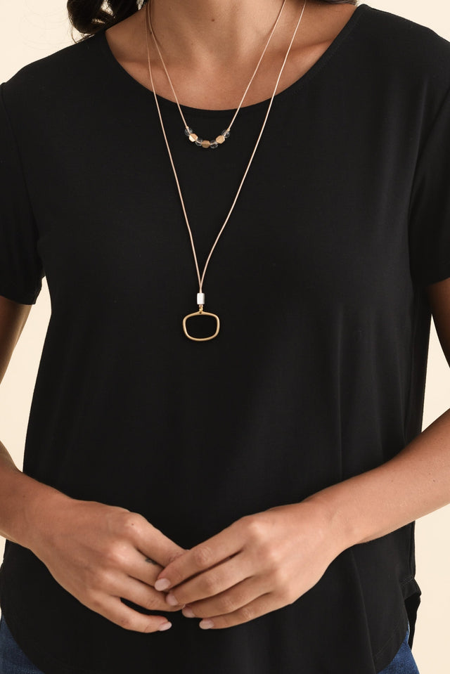 Janis Black Bamboo Tee,Brunette model,alt text|model:Brontie image 7