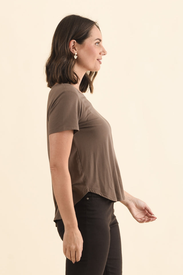 Janis Chocolate Bamboo Tee,Brunette model,alt text|model:MJ image 4