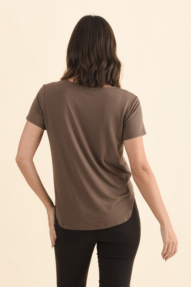 Janis Chocolate Bamboo Tee,Brunette model,alt text|model:MJ image 5
