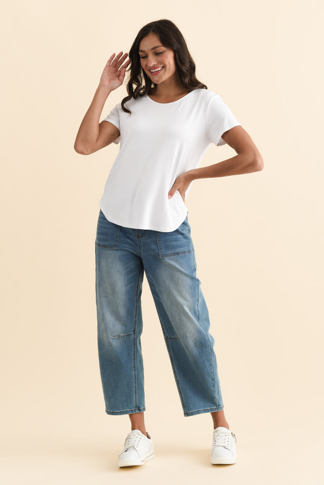 Janis White Bamboo Tee,Brunette model,alt text|model:Brontie image 5