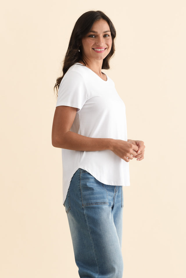 Janis White Bamboo Tee,Brunette model,alt text|model:Brontie image 6
