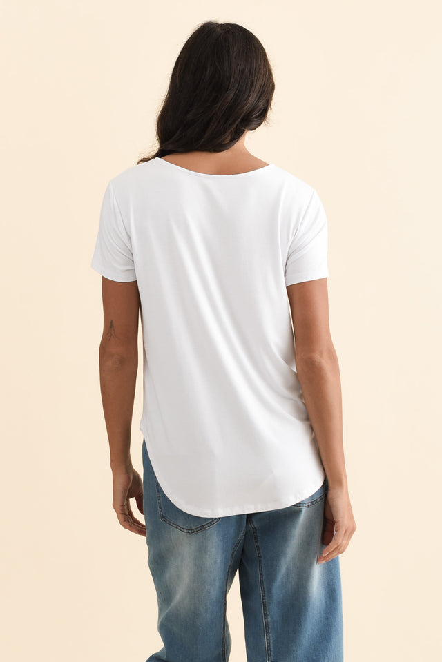 Janis White Bamboo Tee,Brunette model,alt text|model:Brontie image 7