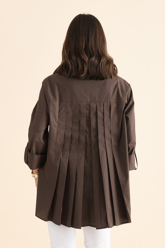 Jeanie Chocolate Cotton Pleated Shirt,Back,Brunette model,alt text|model:MJ image 4