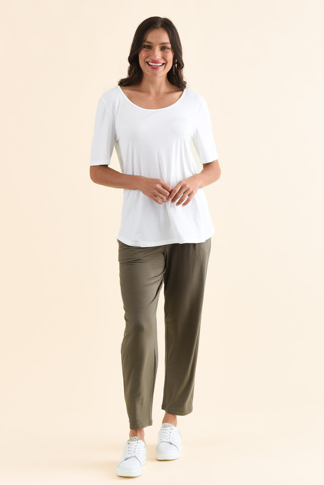 Josephine White Scoop Neck Tee,Full Body,Brunette model,alt text|model:Brontie image 6