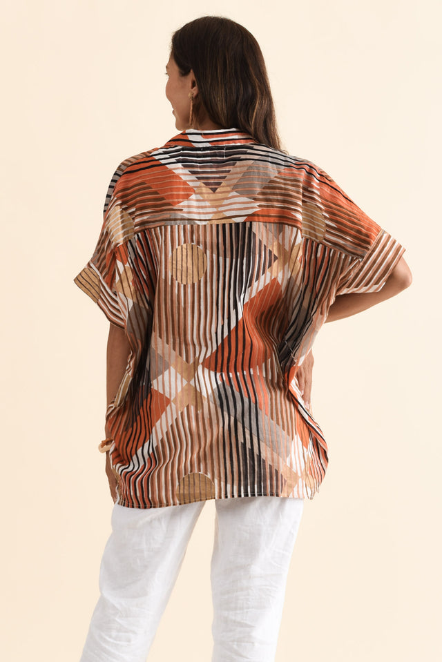 Kairi Brown Abstract Cotton Top,Brunette model,alt text|model:Cara image 5