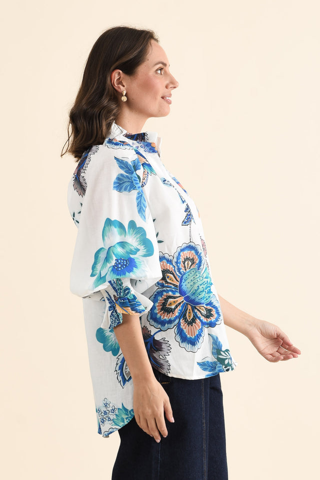 Kelis Blue Garden Linen Blend Shirt,brunette model,Side of Outfit,alt text|model:MJ image 3