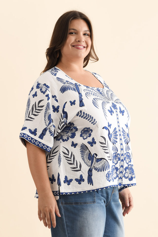 Kendria Blue Palm Batwing Top,Brunette model,alt text|model:Gabby image 10