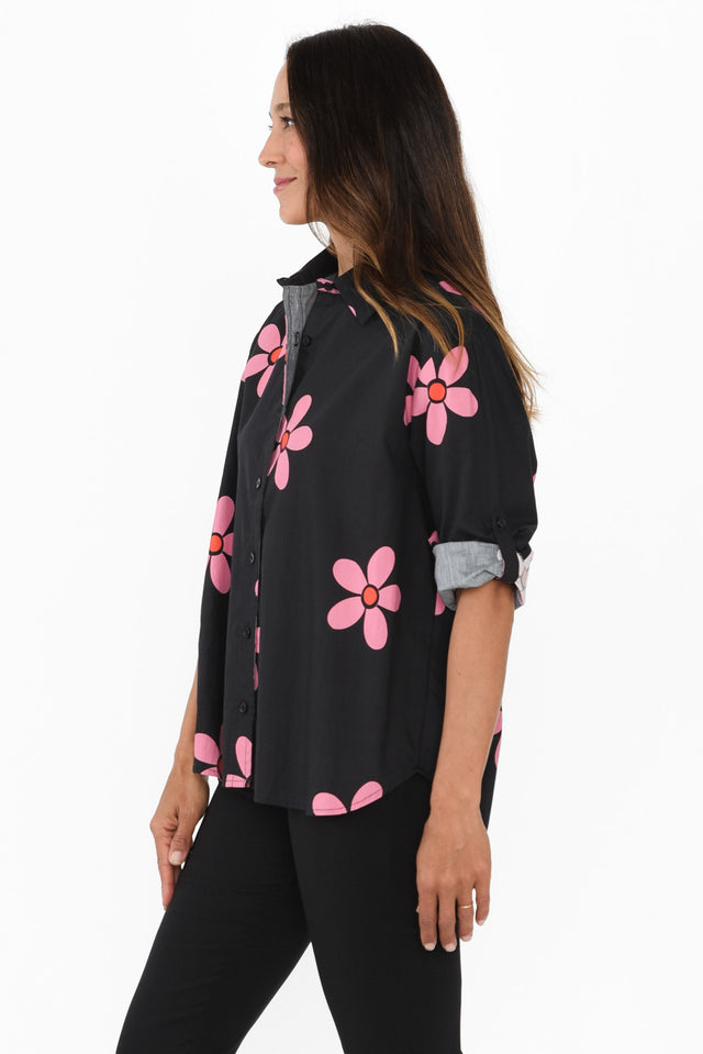 alt text|model:Cara image 4