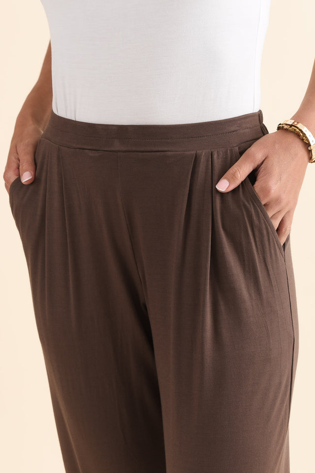 Kennedy Chocolate Stretch Pocket Pants,Detail,Brunette model,alt text|model:Brontie image 5