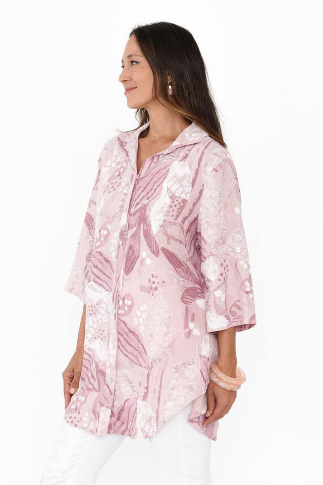 alt text|model:Cara image 4