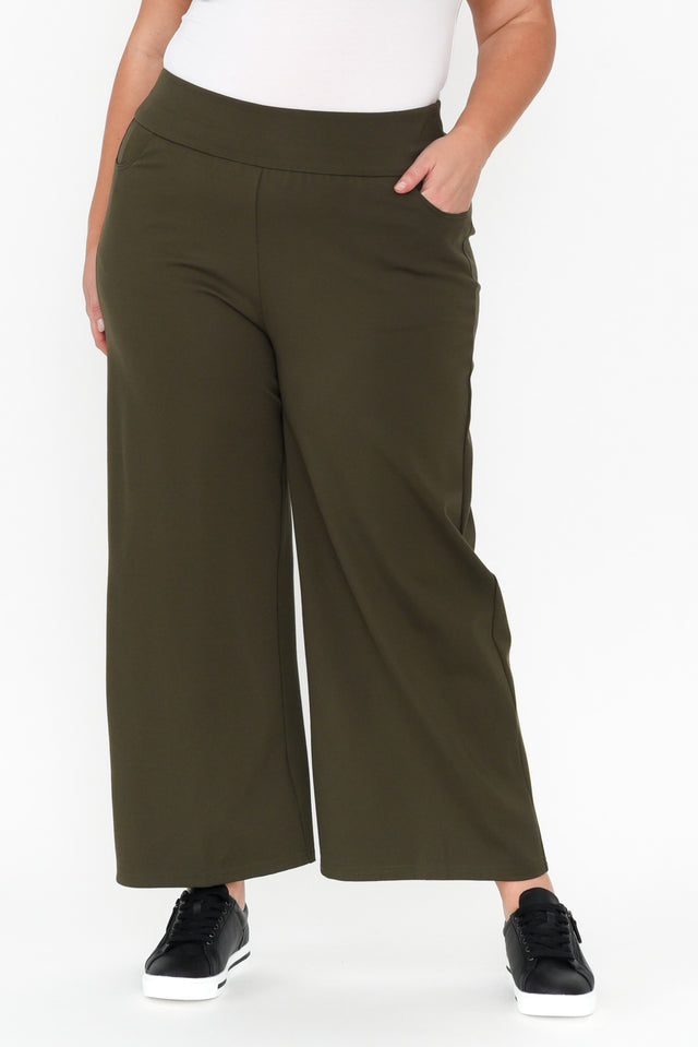 plus-size,curve-bottoms,plus-size-pants,plus-size-winter-clothing,alt text|model:Caitlin;wearing:3XL
