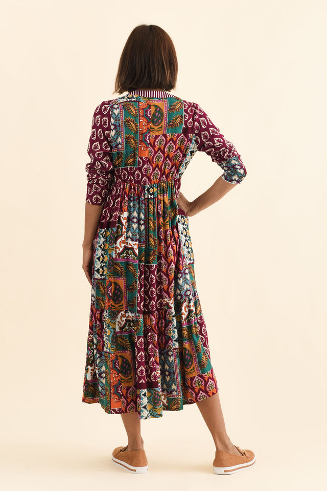 Lacala Purple Motif Button Dress,Brunette model,alt text|model:Cara image 5