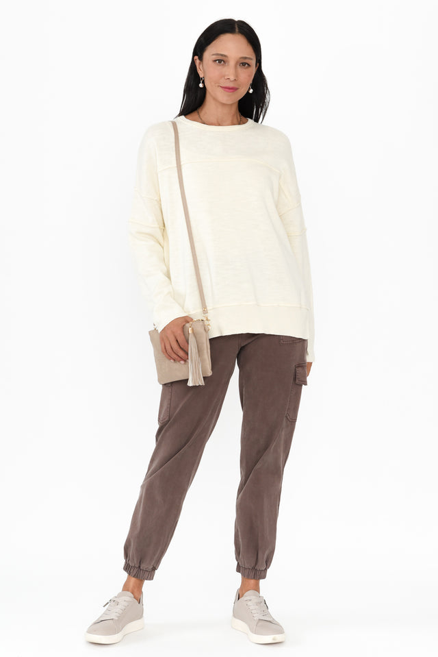 alt text|model:Cara image 3