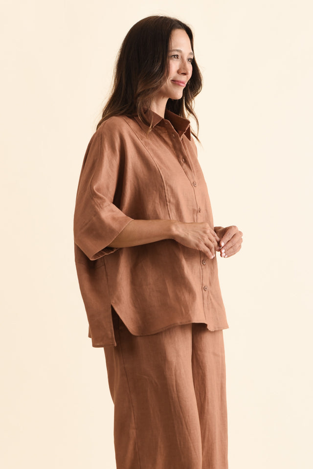 alt text|model:Cara image 4