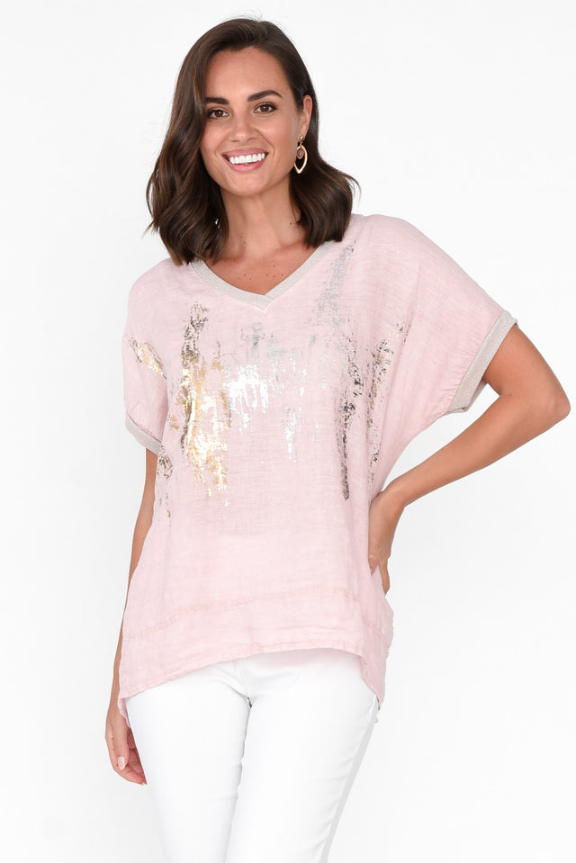 Laramae Blush Foil Linen Tee neckline_V Neck