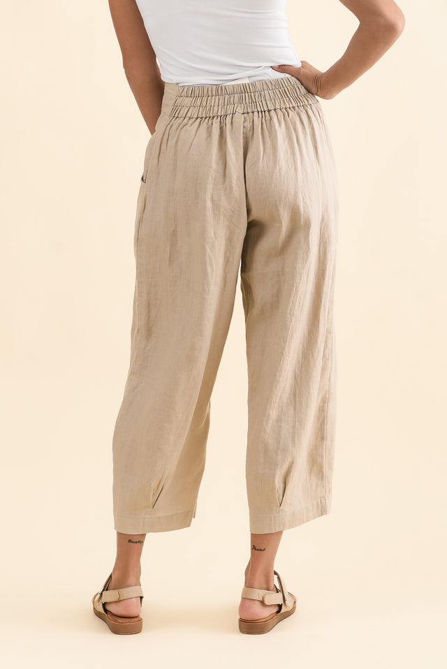 Lassie Beige Linen Barrel Pants,Brunette model,alt text|model:Brontie image 4