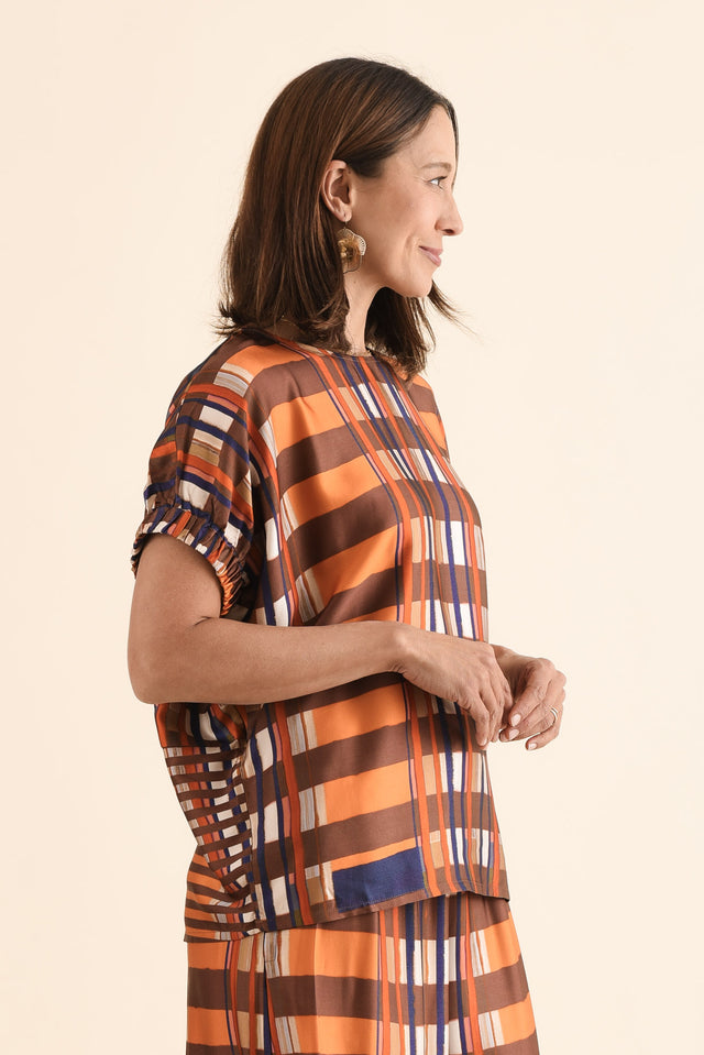 Lattice Orange Check Top,Side,Brunette model,alt text|model:Cara image 3