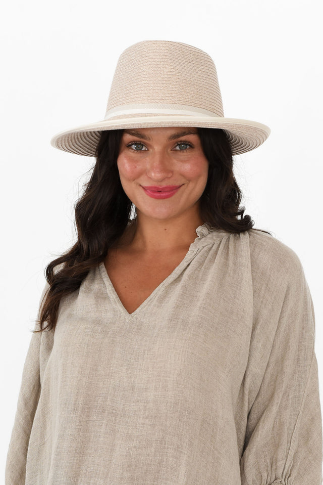 alt text|model:Brontie