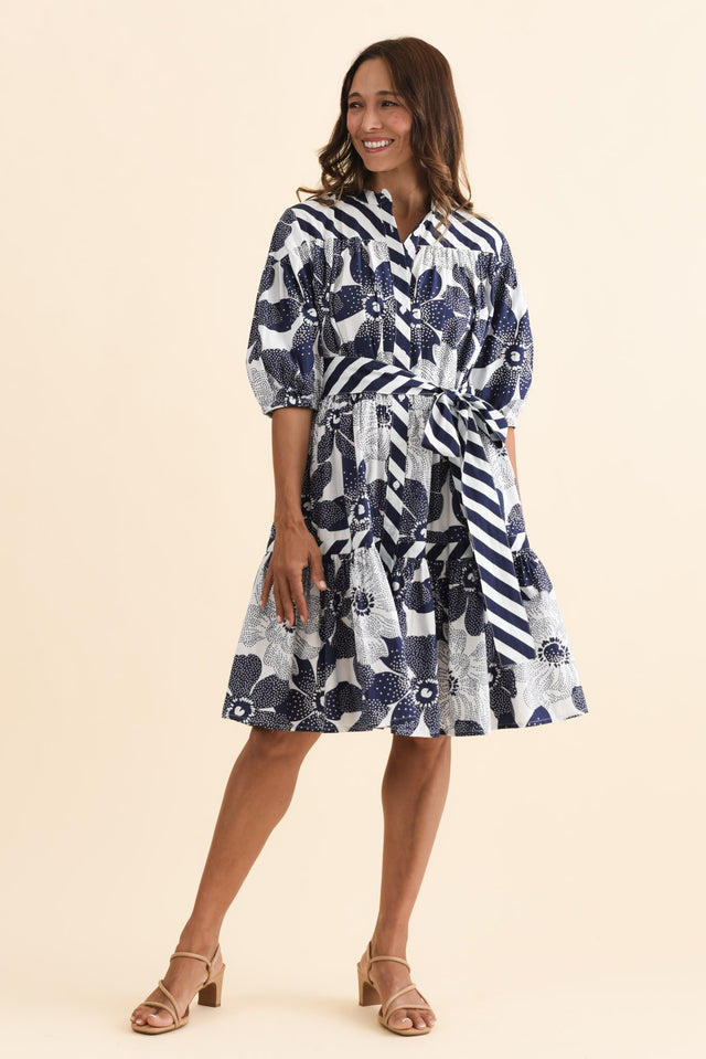 alt text|model:Cara image 3