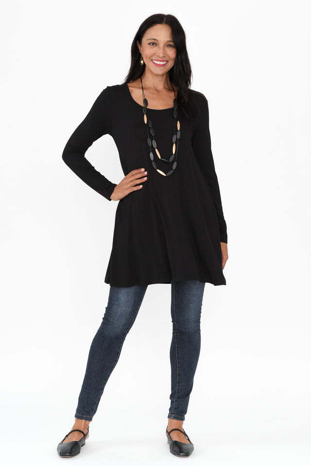 alt text|model:Cara image 4