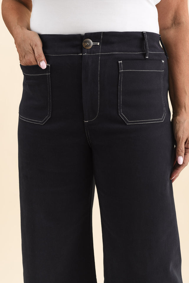 Lenon Dark Blue Denim Cropped Jeans,Brunette model,alt text|model:Pilita image 5