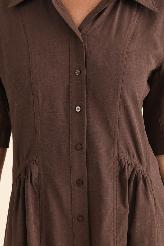 Leo Chocolate Shirt Dress,Detail,Brunette model,alt text|model:Laura image 5