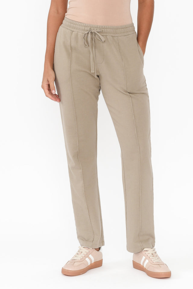 alt text|model:Brontie image 2