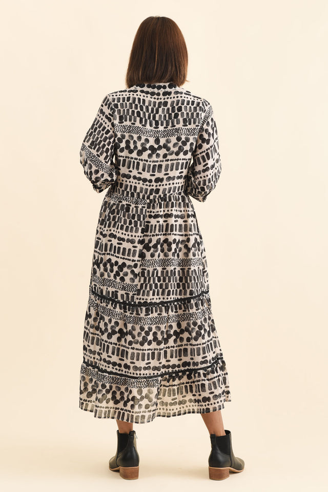 alt text|model:Cara image 4