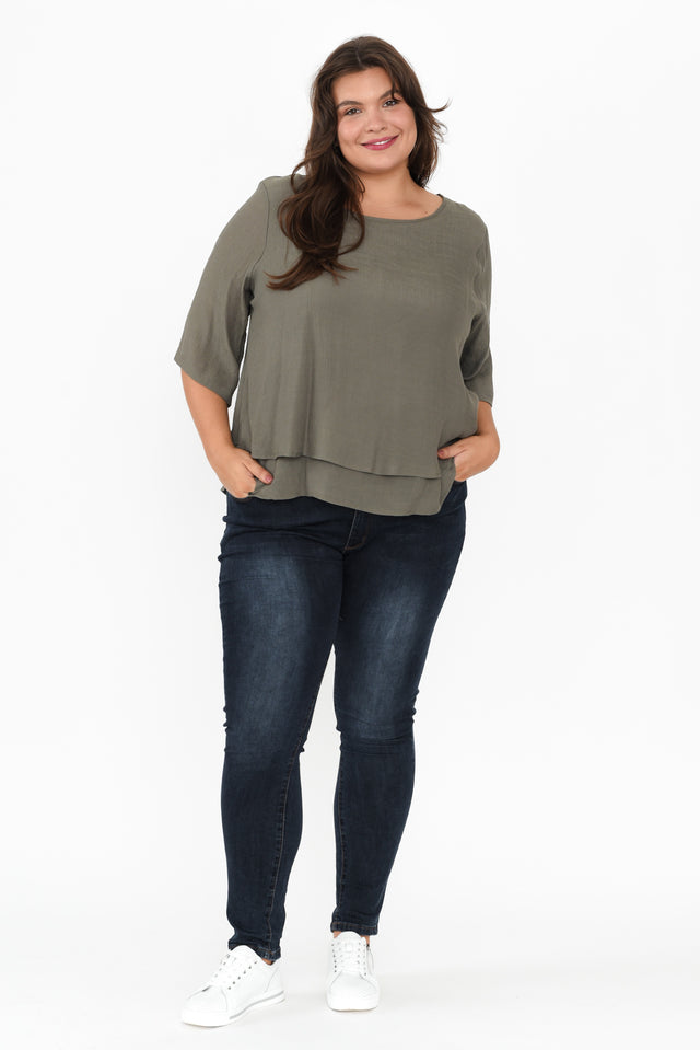plus-size,curve-tops,plus-size-sleeved-tops,plus-size-cotton-tops,plus-size-work-edit,alt text|model:Gabby