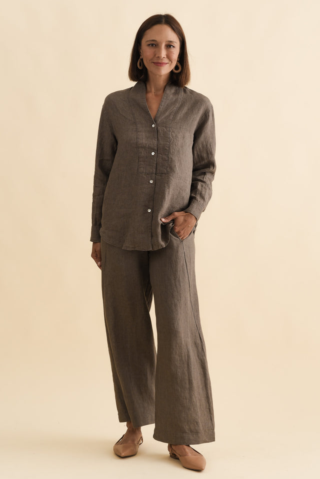 Liza Dark Taupe Linen Shirt,Brunette model,alt text|model:Cara image 7