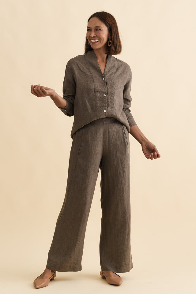 Xandra Dark Taupe Linen Pocket Pants,Brunette model,alt text|model:Cara image 7