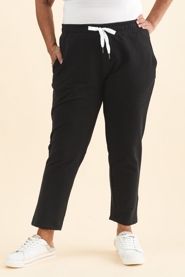 Lobby Black Cotton Relaxed Sweatpants,Brunette model,alt text|model:Pilita image 9