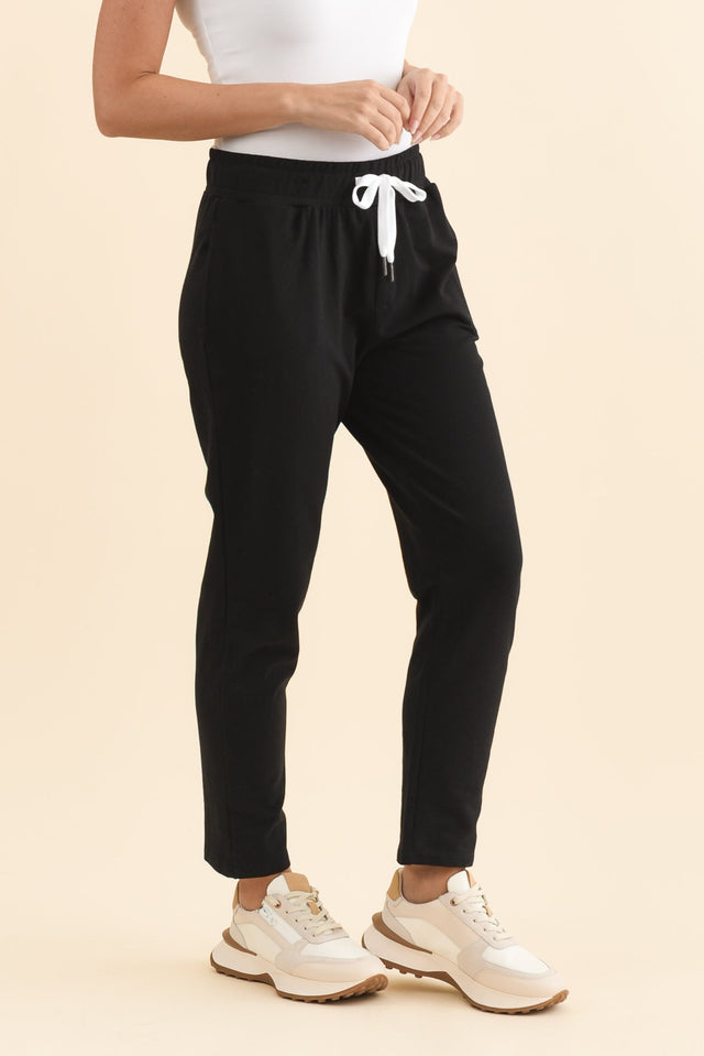 Lobby Black Cotton Relaxed Sweatpants,Brunette model,alt text|model:MJ image 5