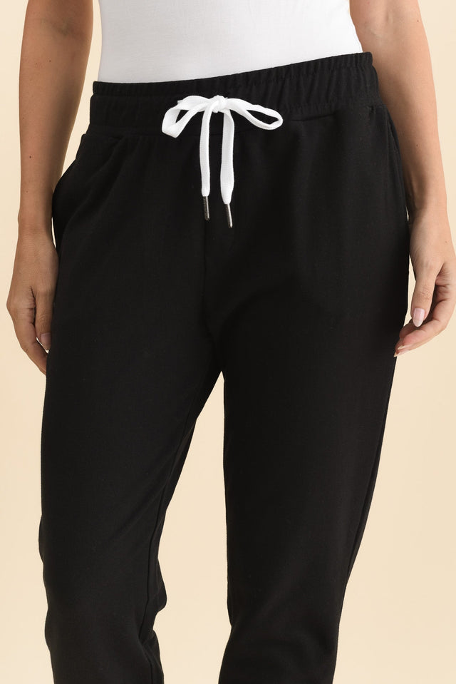 Lobby Black Cotton Relaxed Sweatpants,Brunette model,alt text|model:MJ image 7