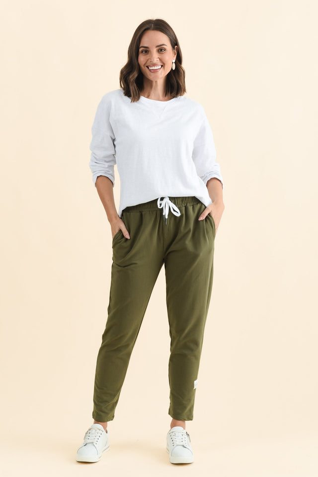 Lobby Khaki Cotton Relaxed Sweatpants,Brunette model,alt text|model:MJ image 8
