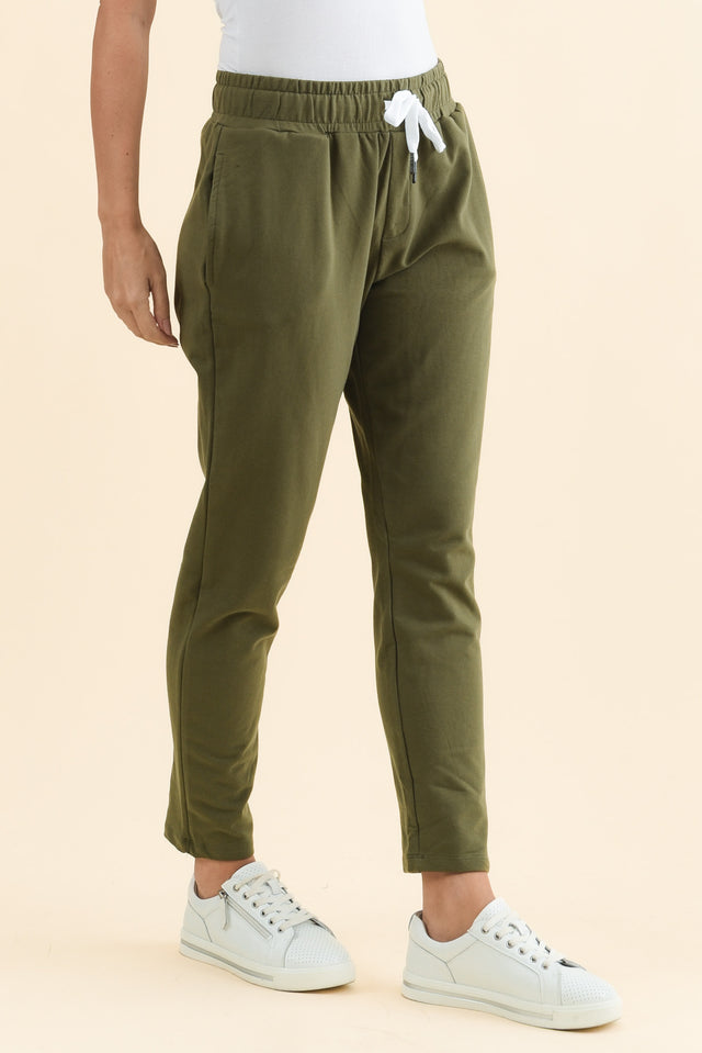 Lobby Khaki Cotton Relaxed Sweatpants,Brunette model,alt text|model:MJ image 5