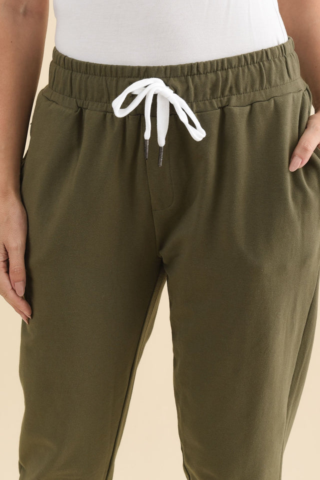 Lobby Khaki Cotton Relaxed Sweatpants,Brunette model,alt text|model:MJ image 7