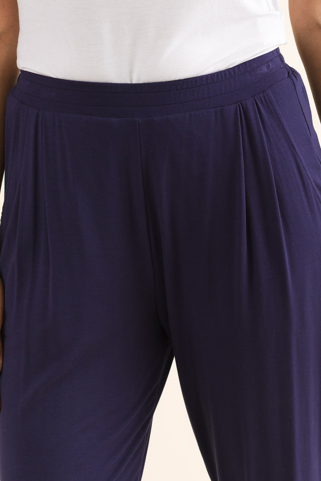 Lopez Navy Pocket Pants,Detail,Brunette model,alt text|model:Cara image 8